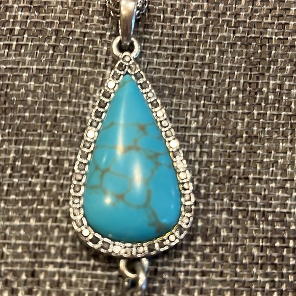 EUC Lucky Brand Necklace-Gorgeous silver toned turquoise stone 18” necklace - Picture 4 of 7